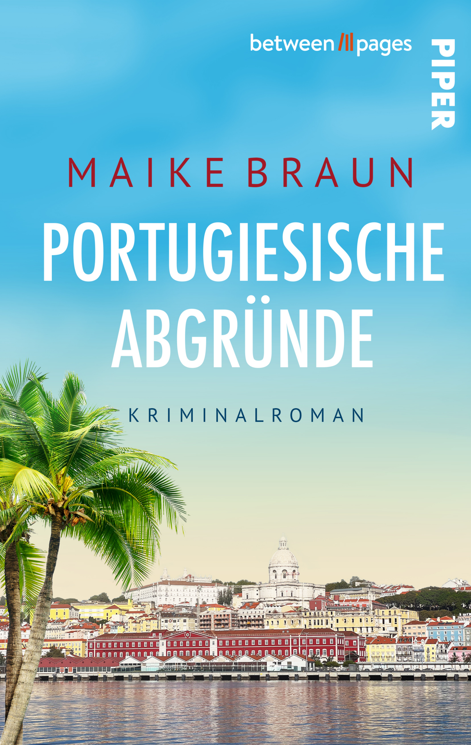 Das Buchcover zeigt einen sonnigen Hafenblick auf pastellfarbene Häuser und deren Spiegelung im Wasser, links eine grüne Palme im Vordergrund. Oben in großen weißen serifenlosen Versalien der Titel „Portugiesische Abgründe“, darüber der Autorenname Maike Braun in kleineren roten Großbuchstaben. Unter dem Titel das Wort „Kriminalroman“ in schmaler dunkler Sans‑Serif. Farbverlauf von kräftigem Himmelblau zu hellem Sandgelb, ruhige, leicht geheimnisvolle Atmosphäre.